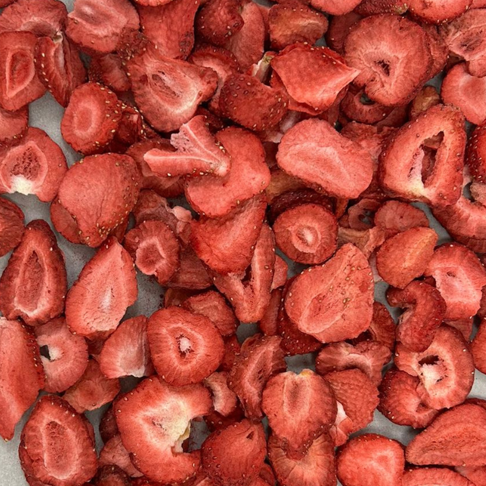 How Freeze-Dried Strawberry Slices Elevate Snacks and Desserts